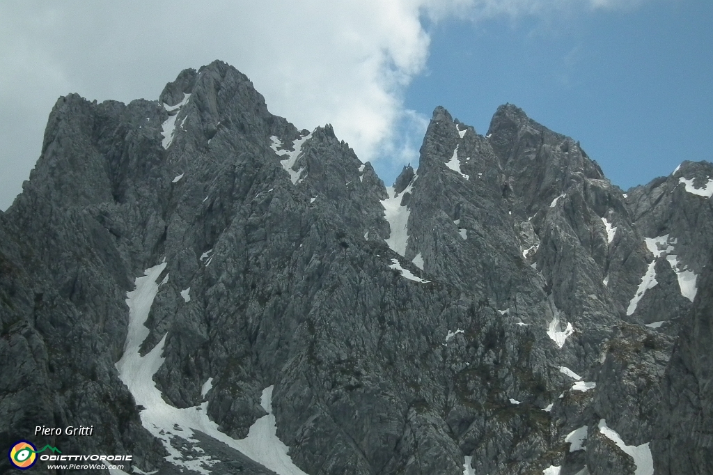 63 zoom sul canalino terminale di salita...(quello in centro alla foto in alto).JPG